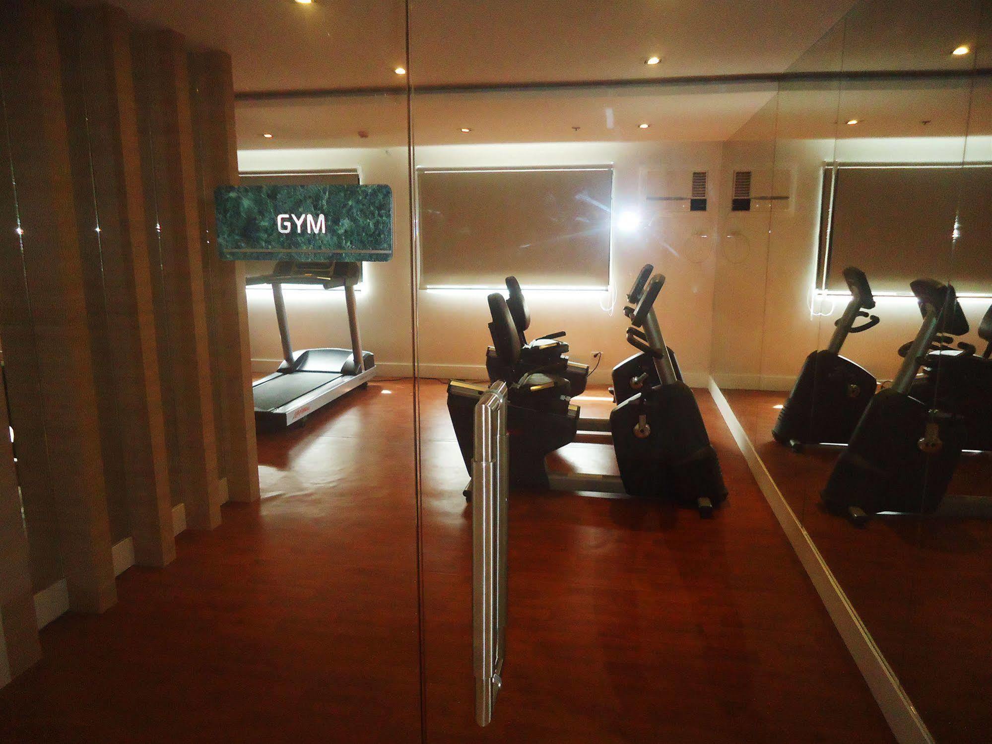 Injap Tower Hotel Iloilo Esterno foto