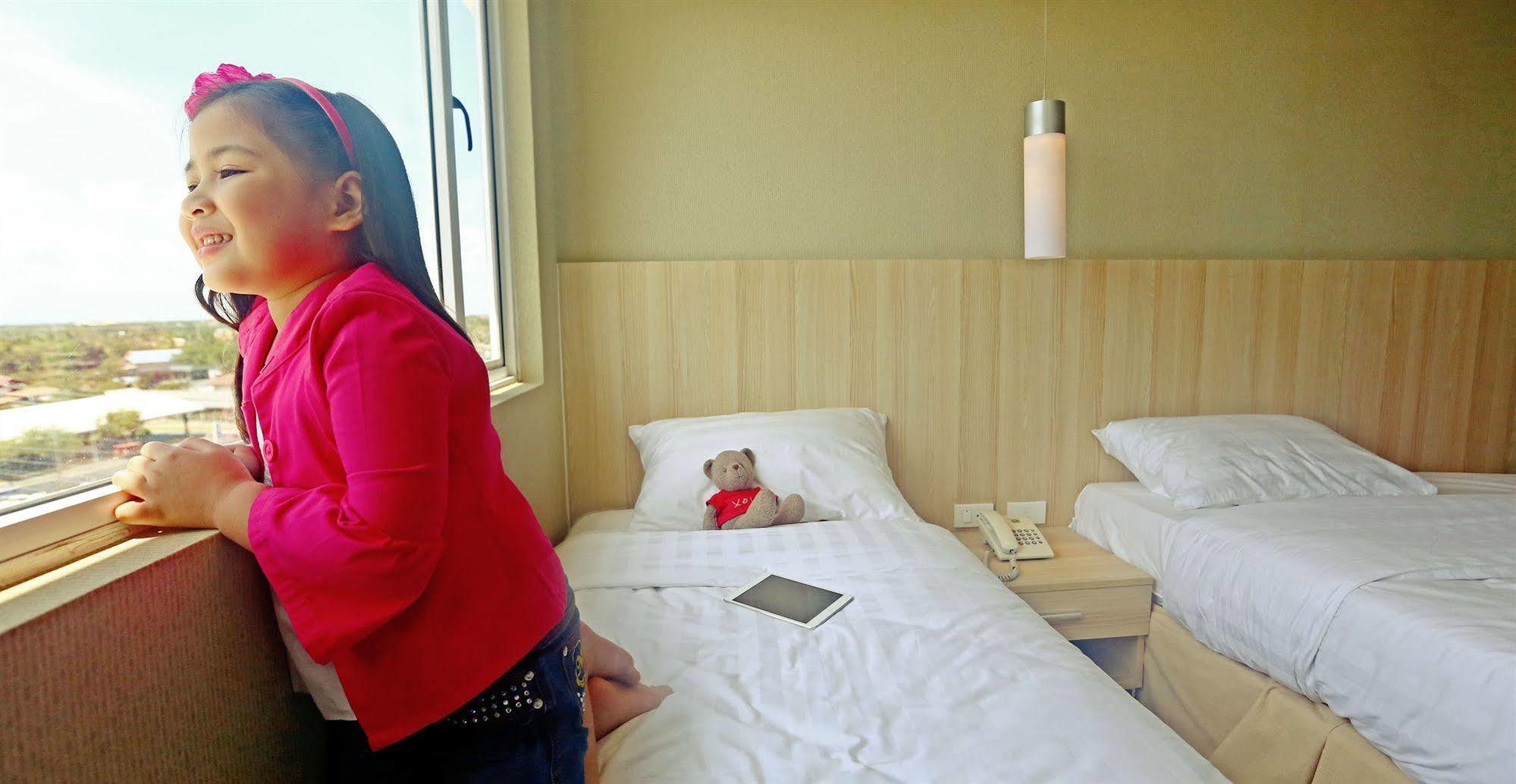 Injap Tower Hotel Iloilo Esterno foto