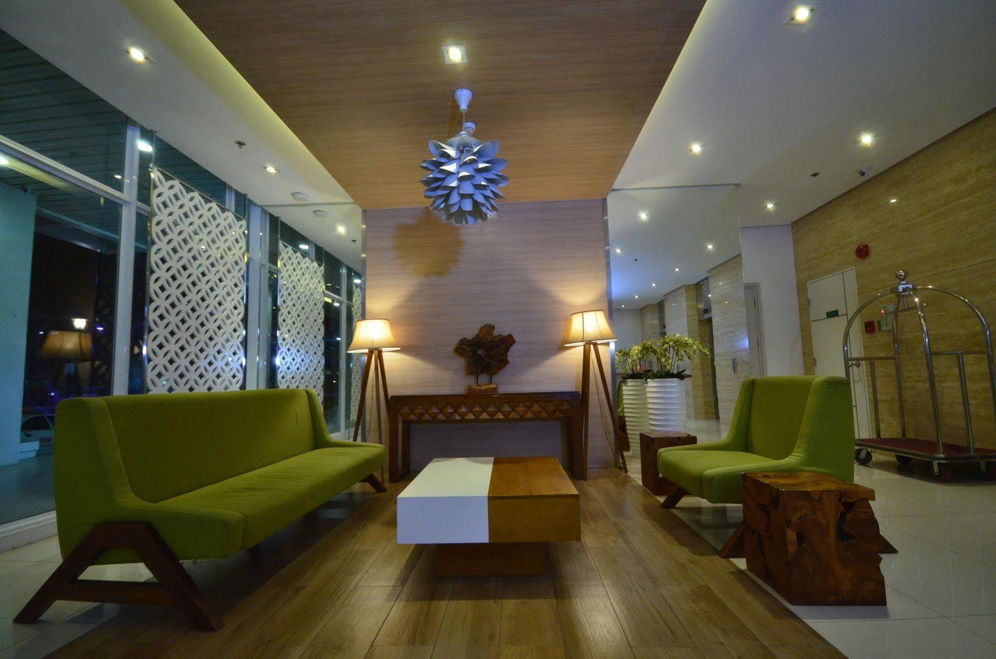 Injap Tower Hotel Iloilo Esterno foto